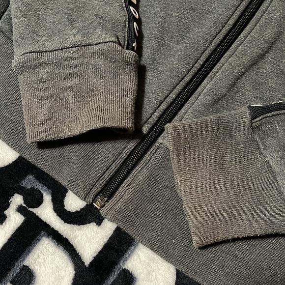 Under Armour Hoodie - Picture 7 of 11